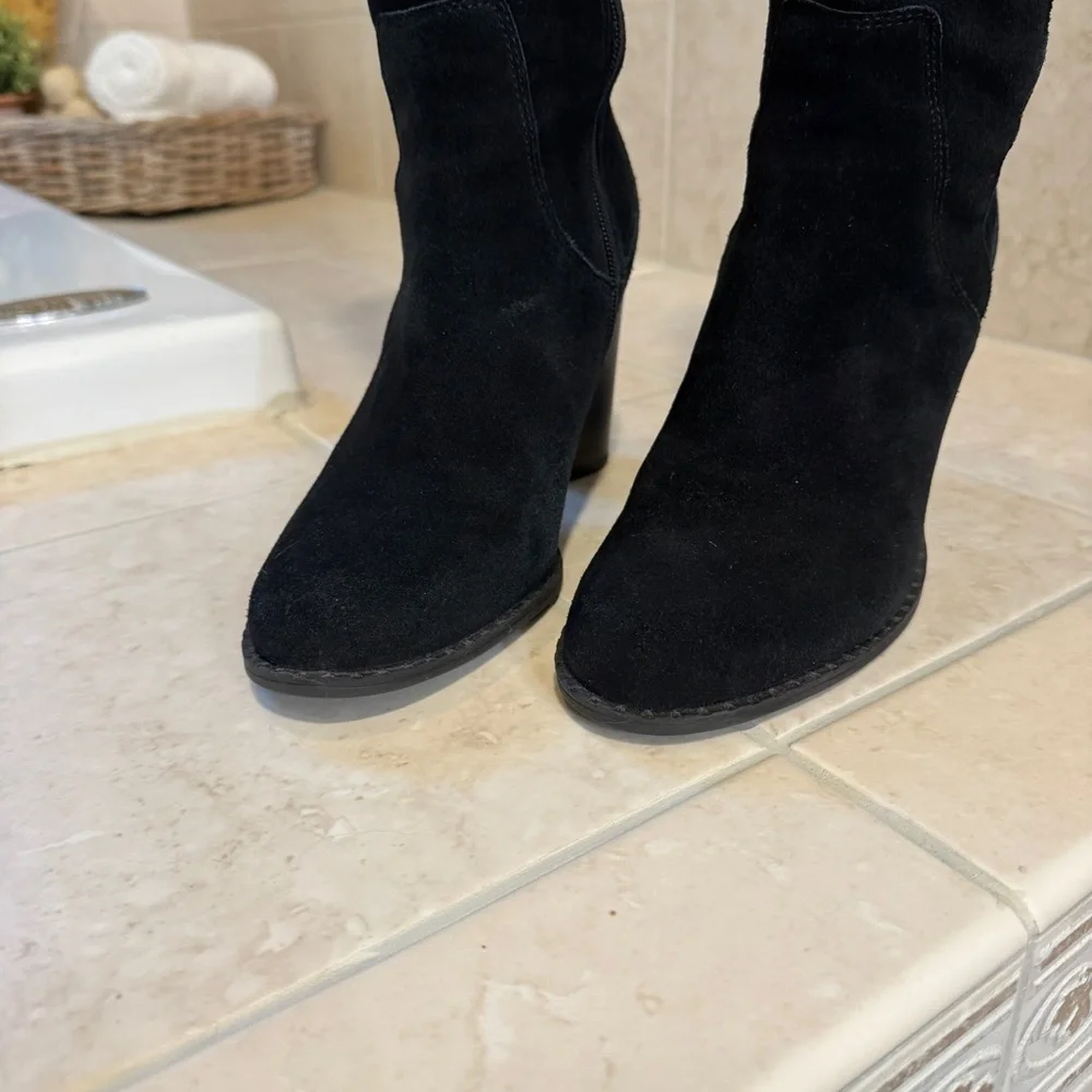Black suede women’s  Adrienne Vittadini Minuet tall boot.  Size 8 - Picture 7 of 12